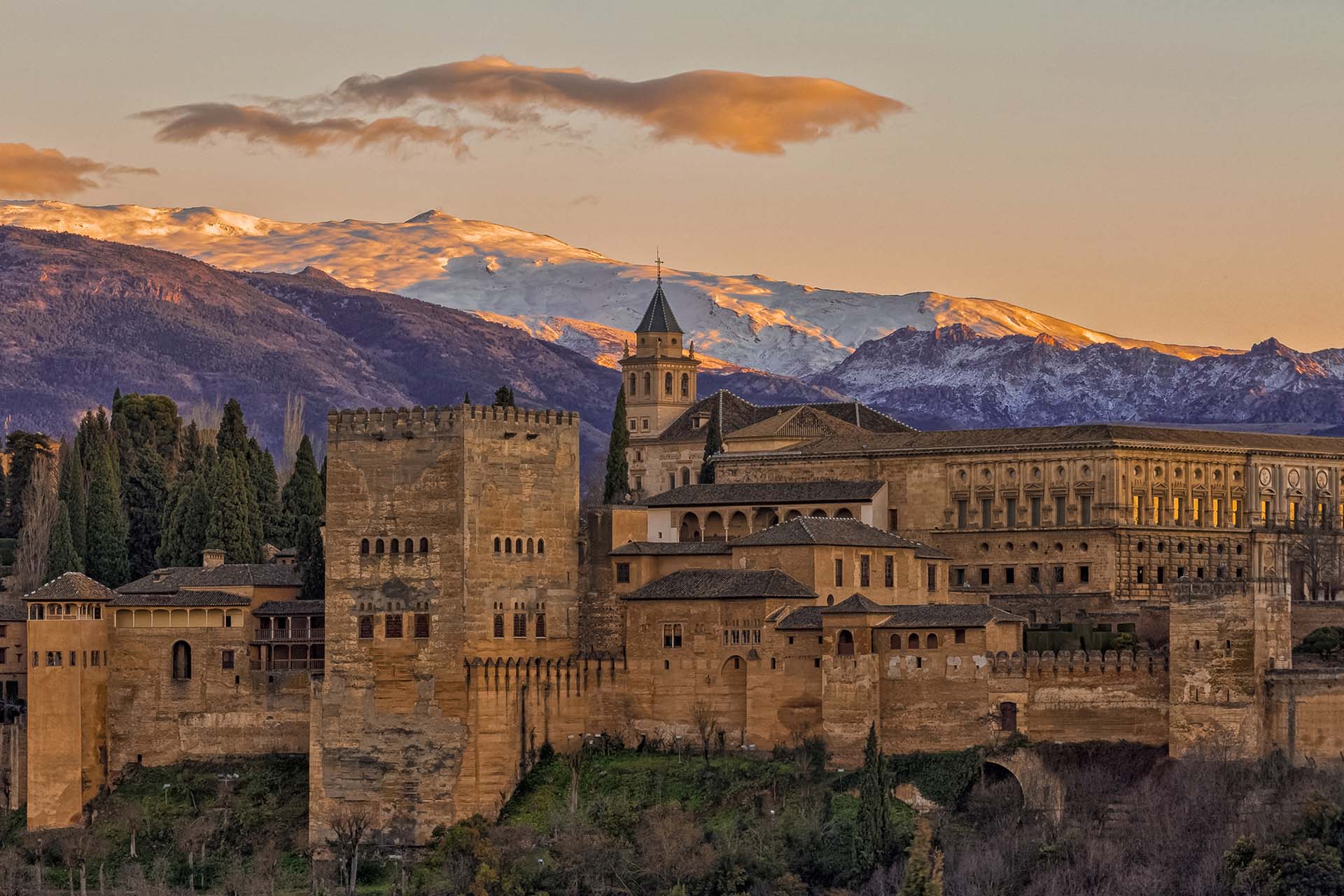 view of alhambra palace from san nicolas viewpoint