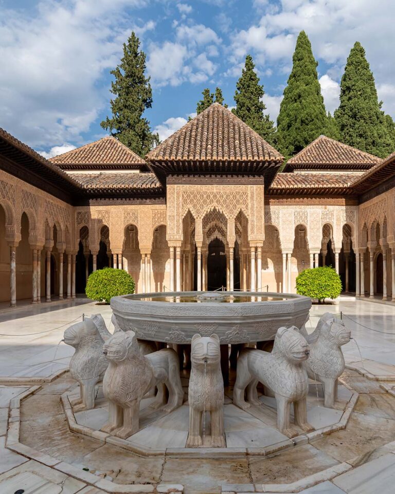 court of lions in alhambra palace