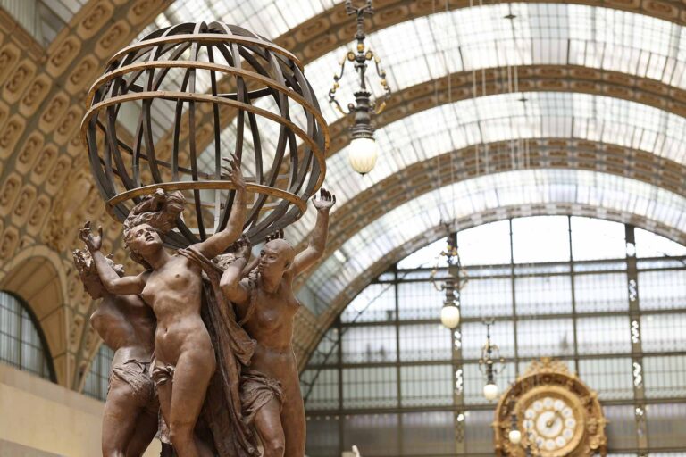 sculpture in the louvre in paris